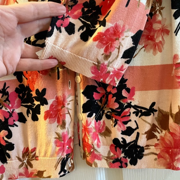 🌺EUC Talbots Spring Floral Cardigan button front 3/4 sleeve - Picture 2 of 7